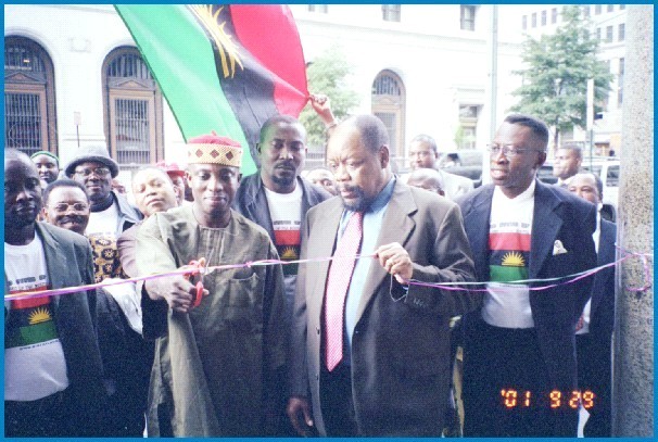 Dim Ojukwu and Ralph Uwazuruike Washington DC, Sept 2001