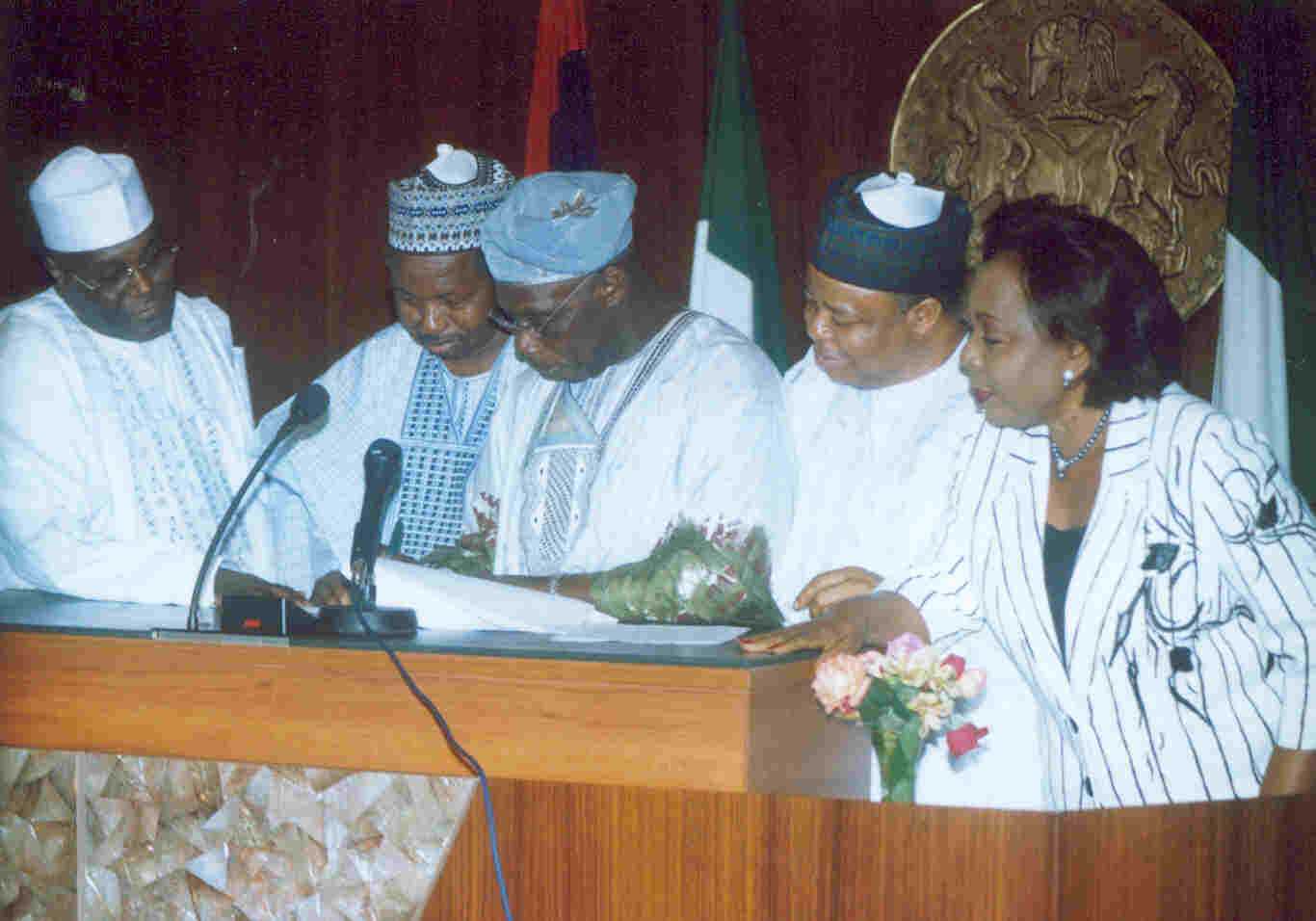 ObasanjoAtiku(L)HouseSpeakerMasari(2ndL)SenMantu(2ndR)SenFlorenceGiwa